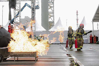 A fire extinguishing simulation by the Emergency Response Team was held at the BK3N opening ceremony to demonstrate a rapid response to emergency conditions.